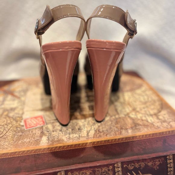 Chinese Laundry Nude and Black Platform Slingbacks - Picture 3 of 5